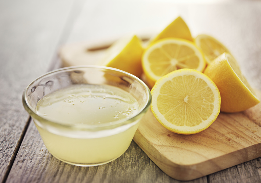 	A citromlé reggel fogyasztva, meleg vízbe keverve segít megerősíteni az immunrendszeredet, beindítja az emésztést, jókora adag C-vitamint biztosít számodra, ráadásul lúgosít, így egyszerre több fronton ad löketet a fogyásnak.