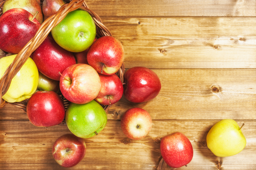 
                        	Az almában rengeteg víz és tápanyag van, a benne található pektin pedig a gyomor bélflóráját és az emésztést is rendben tartja. Héjával együtt és nyersen edd, mert így jutsz hozzá az értékes élelmi rostokhoz. Nemcsak elűzi az éhségedet, hanem méregtelenít is.
