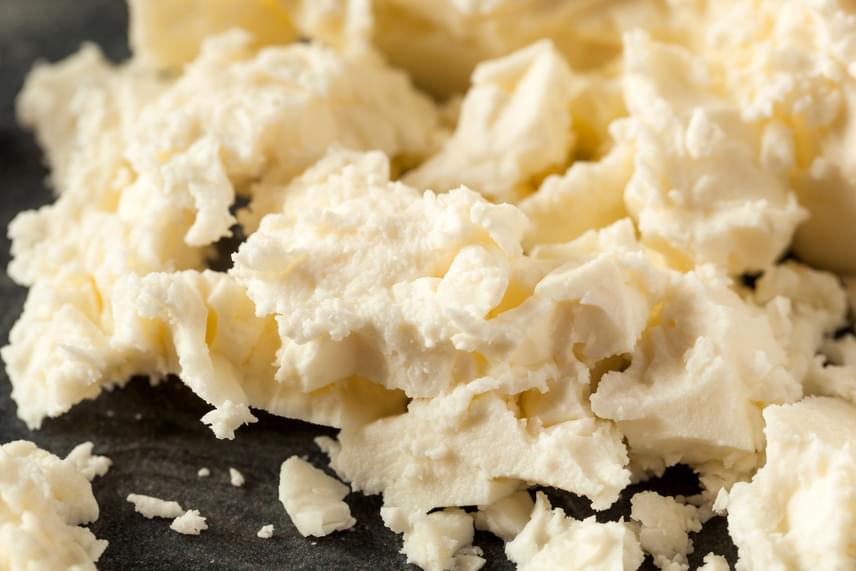 	Vigyázz a magas zsírtartalmú tejtermékekkel, vajakkal, sajtokkal is - az ízük miatt kis mennyiségben néha fogyaszthatod őket, fő hozzávalóként azonban lehetőleg ne alkalmazd.