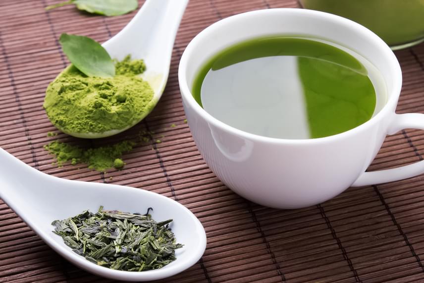 	Bár nem étel, plusz egy tippként meg kell említeni a listában a zöld tea fogyasztásának előnyeit is, a benne található EGCG ugyanis szintén felsorakozhat az apoptózist elősegíti hatóanyagok közé.