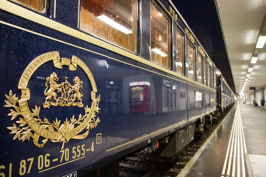 	Az Orient Expressz luxusvonat, az árak is ehhez igazodnak, a legolcsóbb jegy 660 font, vagyis 234 ezer forint, és ez csak a Párizs és London közti utat jelenti. Egy átlagos jegy 2210 font, vagyis majdnem 750 ezer forint. A legdrágább pedig 6340 font, ami több mint 2 millió forint, viszont öt éjszakát jelent, és a hotelszobákat is beleszámolták az indulás előtt és után.