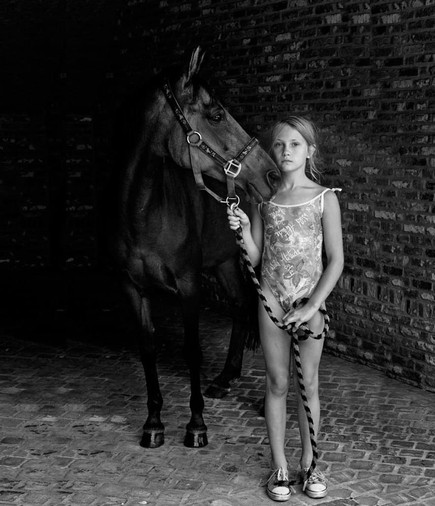 	A portré kategória első helyezettje, Anna Ajtner holland művész képe.	Címe: The Horse Whisperer/A suttogó