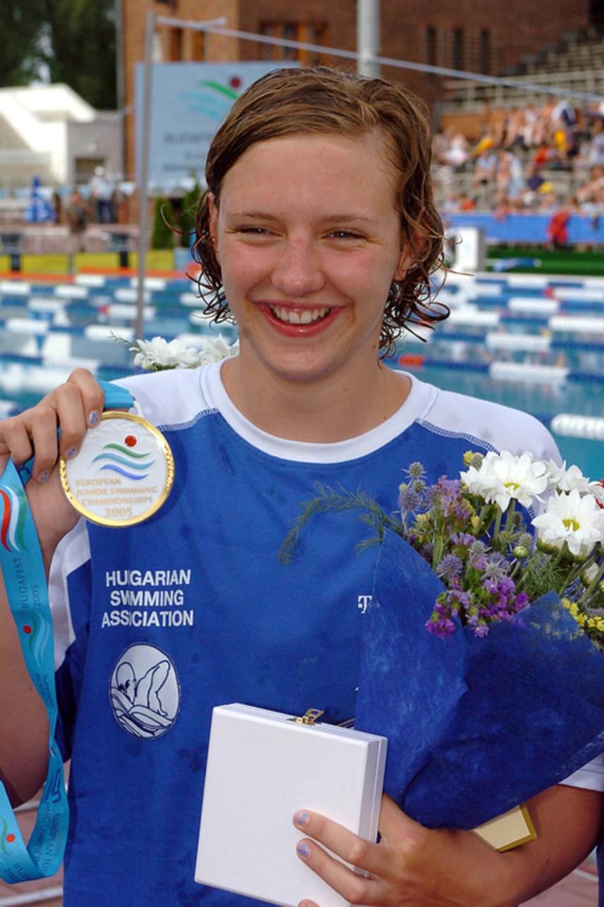 
                        	Hosszú Katinka egy évvel később, 2005-ben az ifjúsági úszó-Eb-n három aranyérmet szerzett, az újabb jelentős eredményre azonban 2008-ig kellett várnia, amikor az eindhoveni Európa-bajnokság 400 métereses vegyes úszó számában ezüstérmet szerzett.