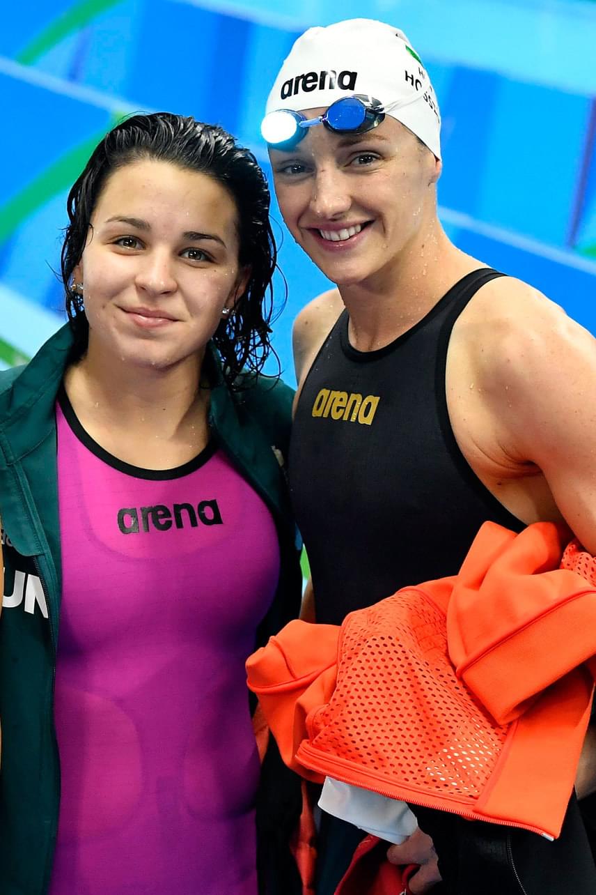 	A riói magyar olimpia csapat legfiatalabb tagja Késely Ajna, aki mindössze 14 éves. A Kőbánya SC úszója több számban is versenyzett idén Rióban: a 200 méter gyorsúszásban 25., a 400 méteres gyorsúszásban pedig 21. helyezett lett. Ezek mellett magyar idő szerint csütörtök hajnalban a 4x200 méteres gyorsváltóban is eredményes szerepelt: egy hellyel feljebb hozta a csapatot, amely végül a hatodik lett - képünkön Hosszú Katinkával.