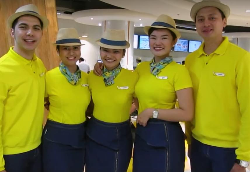 	A Cebu Pacific Air légitársaság váratlan meglepetéssel kedveskedett a családnak, a dolgozók egy 1 millió pontos kupont adtak ajándékba Heavennek, amellyel a kicsi és a családtagok is utazhatnak. A kuponnak nincsen lejárati ideje, így a boldog család bármikor felülhet a Cebu járataira.
