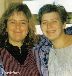 Emma Hern (jobbról) egy barátnőjével 1991. körül