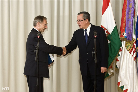 2010. július 1. Pintér és Bakondi , a Országos Katasztrófavédelmi Főigazgatóság frissen kinevezett főigazgatója (Fotó: Szigetváry Zsolt)