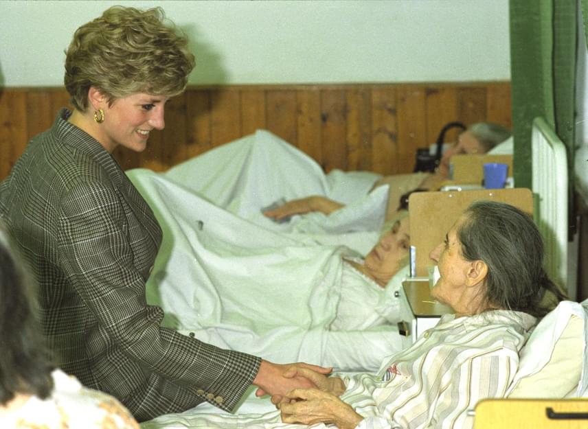 	Lady Diana walesi hercegné 1992-ben a nagyatádi menekülttáborba és annak kórházába is ellátogatott, ahol a délszláv háború elől elmenekült emberek éltek.