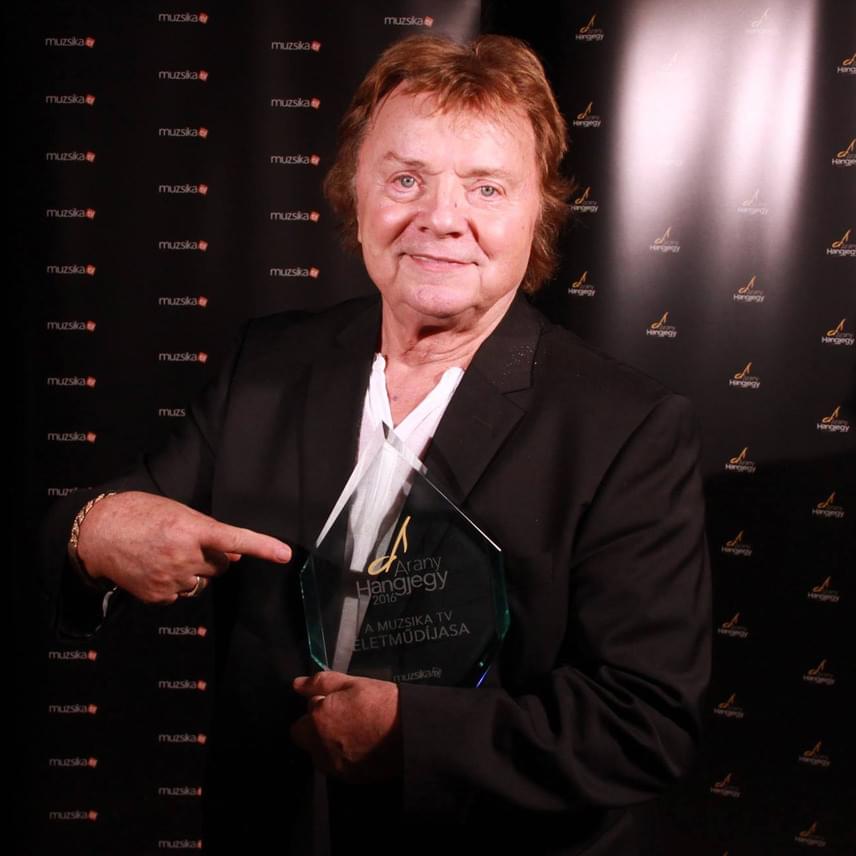 	A 81 éves Aradszky László életműdíjat vehetett át az Arany Hangjegy díjátadó gálán.