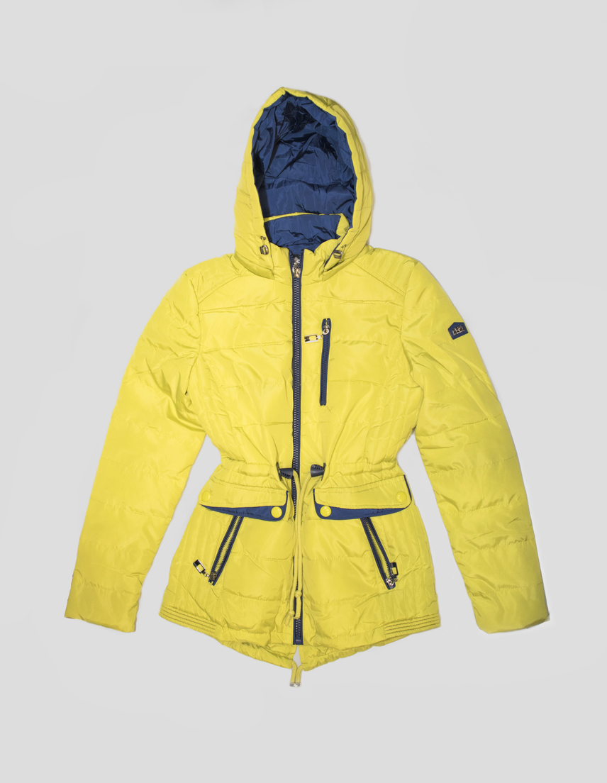 	Ez a rikító sárga kabát már merészebb próbálkozás. Nagyon meleg, sportos, így egy kisebb túrázáshoz is tökéletes.	Keresd az AsiaCenterben, ahol 10 500 forintért találod.