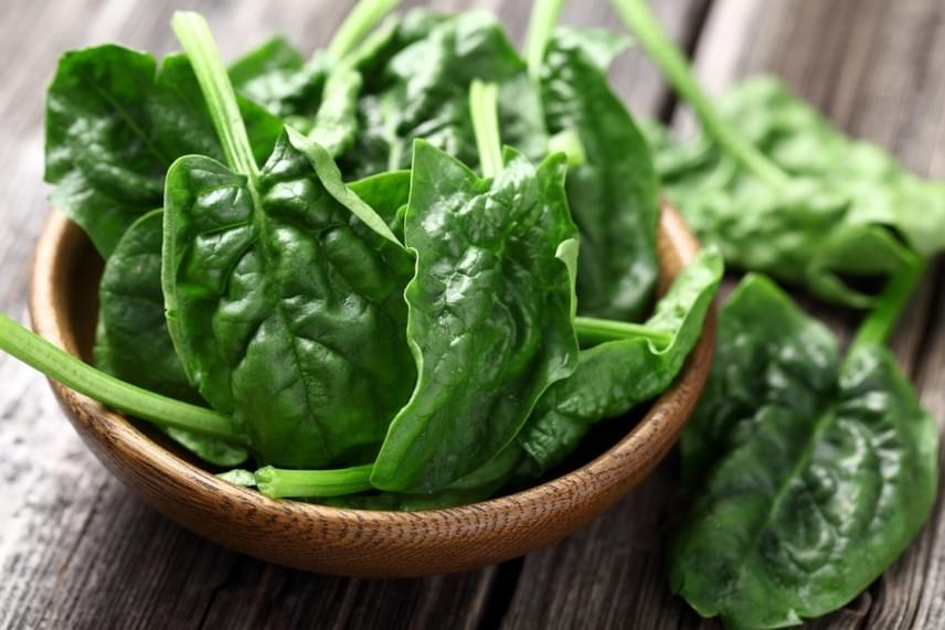 
                        	A legtöbb zöldség- és főzelékféle több száz értékes növényi hatóanyagot, így karotinoidokat és élelmi rostokat is tartalmaz. A spenót fogyasztása a kalcium-, magnézium-, K- és B6-vitamin-, valamint foláttartalma miatt is ajánlatos.