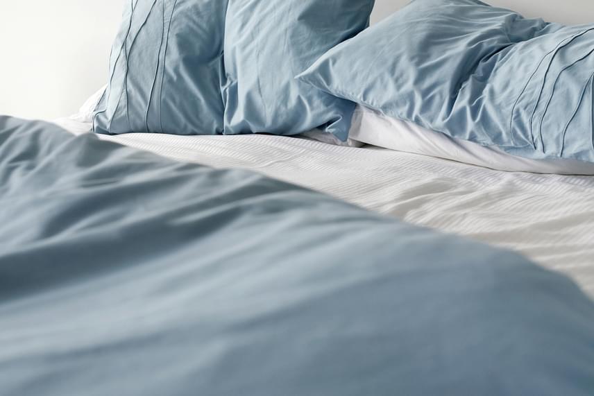 
                        	Ágyneműcsere - A hálószobában elegendő a két-három hetente cserélni az ágyneműt, nyáron, illetve ha meztelenül alszol, akkor egy kicsit gyakrabban.