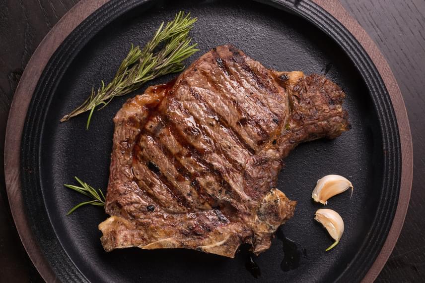 	Marhahús	A húsfélék, köztük is a marhahús remek forrása lehet vasnak. 100 gramm marhahús 1,2 milligramm vasat tartalmaz. Babáknak nyolc hónapos kortól adható.