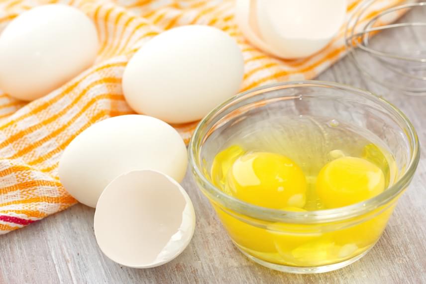 	Tojás	Megannyi más értékes tápanyag mellett vastartalma miatt is érdemes tojást fogyasztani. Egy 50 grammos tojás 1,4 milligramm vasat tartalmaz. Babáknak nem túl korán, 11 hónapos kortól ajánlott csak adni.