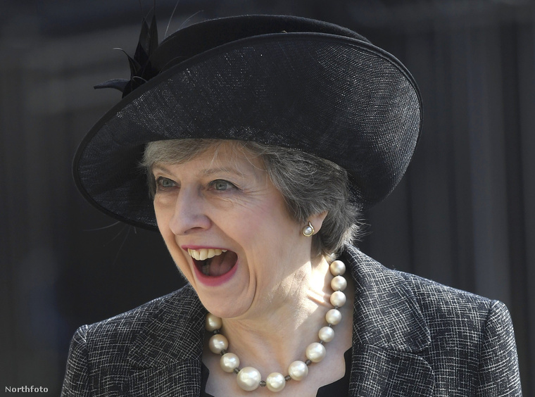 Theresa May brit miniszterelnök híres arról, hogy egészen különös arcokat és grimaszokat tud vágni