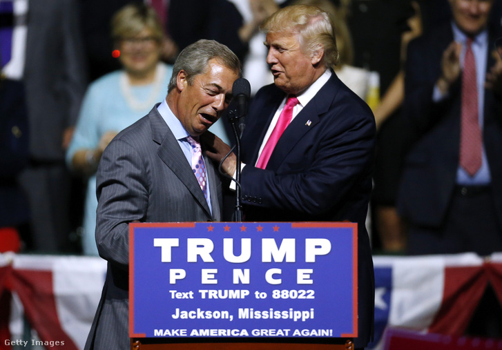 Nigel Farage és Donald Trump a Mississippi állambeli Jacksonban tartott kampányrendezvényen 2016. augusztus 24-én
