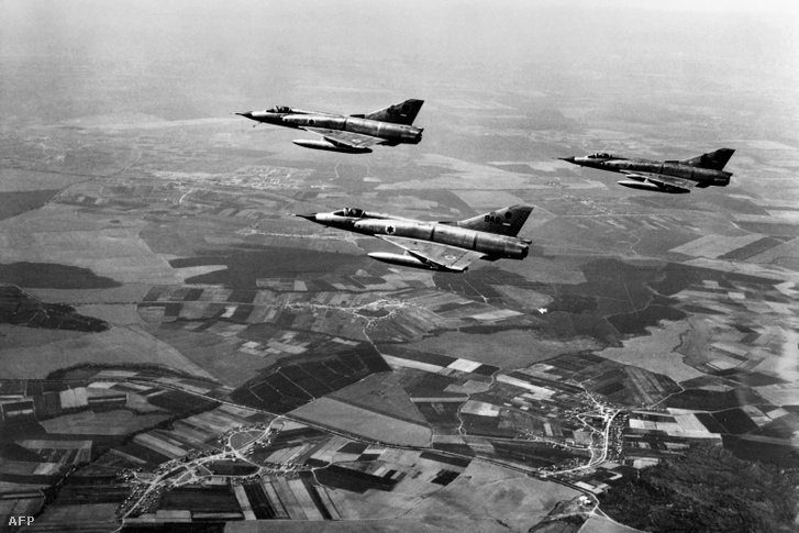 Izraeli repülőgépek a Sínai-félsziget felett, 1967. június 5-én.