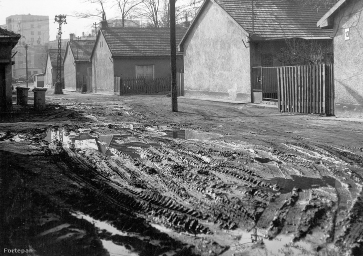 1976. Magyarország, Budapest, IX. kerület. A Mária Valéria telep házai az Üllői út irányából a Dési Huber utca felé fényképezve.