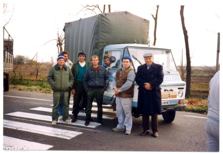 Makó 1990. taxisblokád a 43-as főúton, a Fég előtt (beküldte: Somodi Jenő)