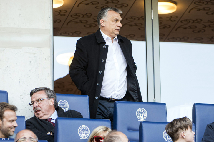 Orbán Viktor miniszterelnök a labdarúgó OTP Bank Liga 25. fordulójában játszott Videoton FC - Vasas mérkõzésen a felcsúti Pancho Arénában 2017. április 8-án.
