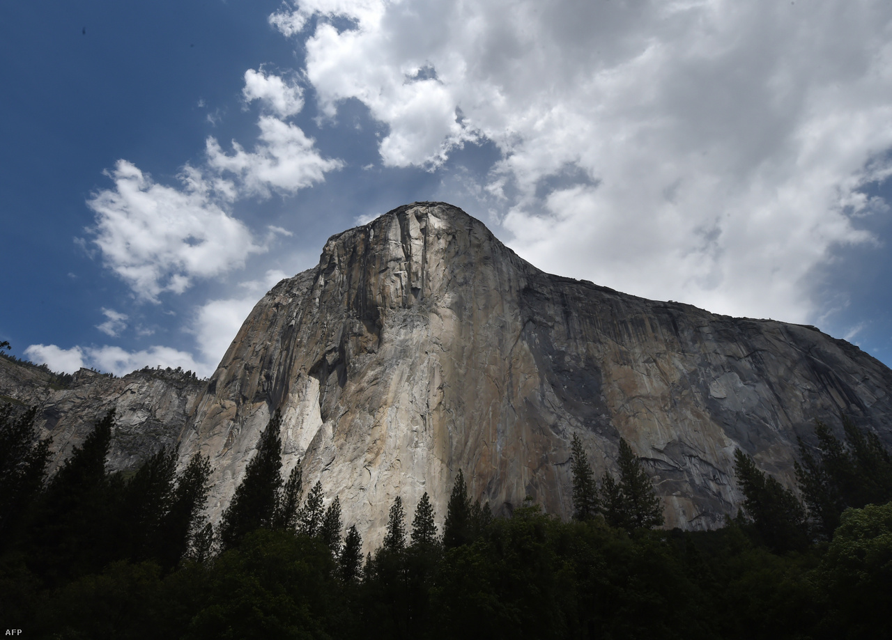 A Kapitány 1000 méteres, híres sziklafala a Yosemite Nemzeti Parkban, Kaliforniában ( / AFP)