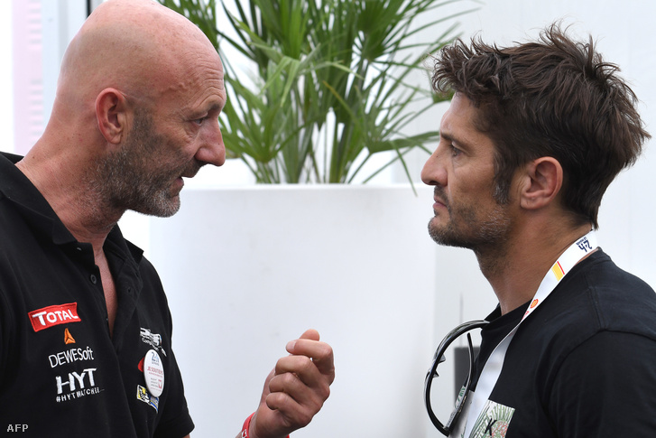 Fabien Barthez és Bixente Lizarazu beszélgetnek a június 15-i sajtótájékoztató után Le Mans-ban