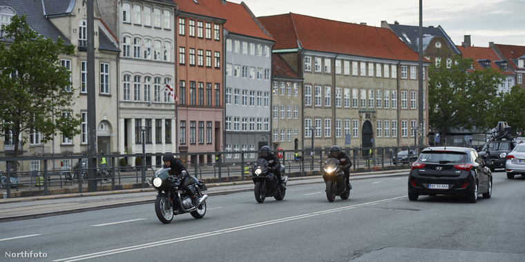 Itt meg motorosok száguldoznak Koppenhága utcáin.&nbsp;