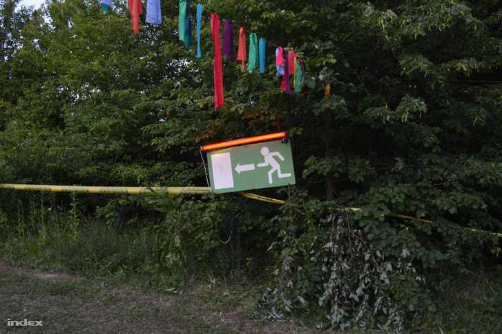 A kijáratot jelző piktogram a Kolorádó fesztiválon