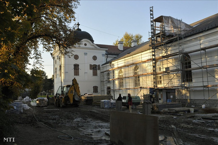 A magyar uniós elnökség eseményeinek fő helyszíne, az addigra felújított gödöllői királyi kastély lesz. (Fotó: Kovács Sándor)