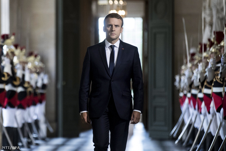 Emannuel Macron a francia Nemzetgyűlés alakuló ülésére tartva.