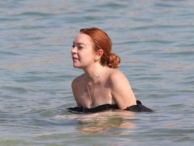 Lindsay Lohan is már csak egy átlagos nő a strandon