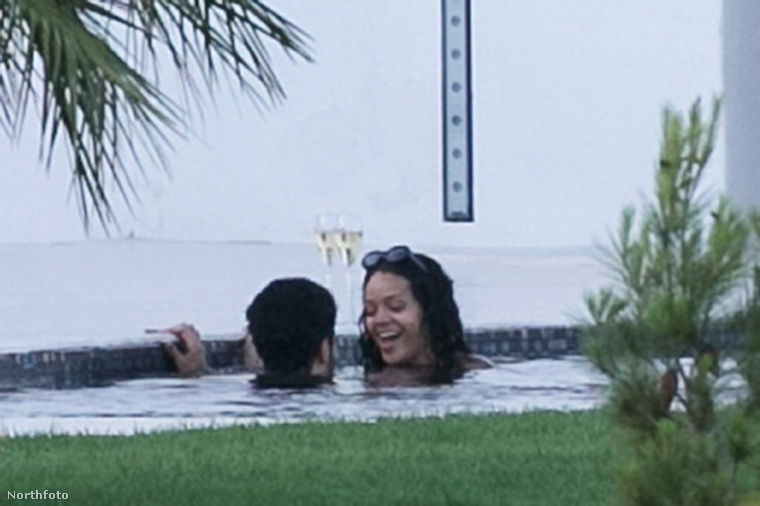 De most úgy tűnik, Rihanna és a milliárdos valóban egymásra talált és ezt nemcsak a medencés képeik bizonyítják