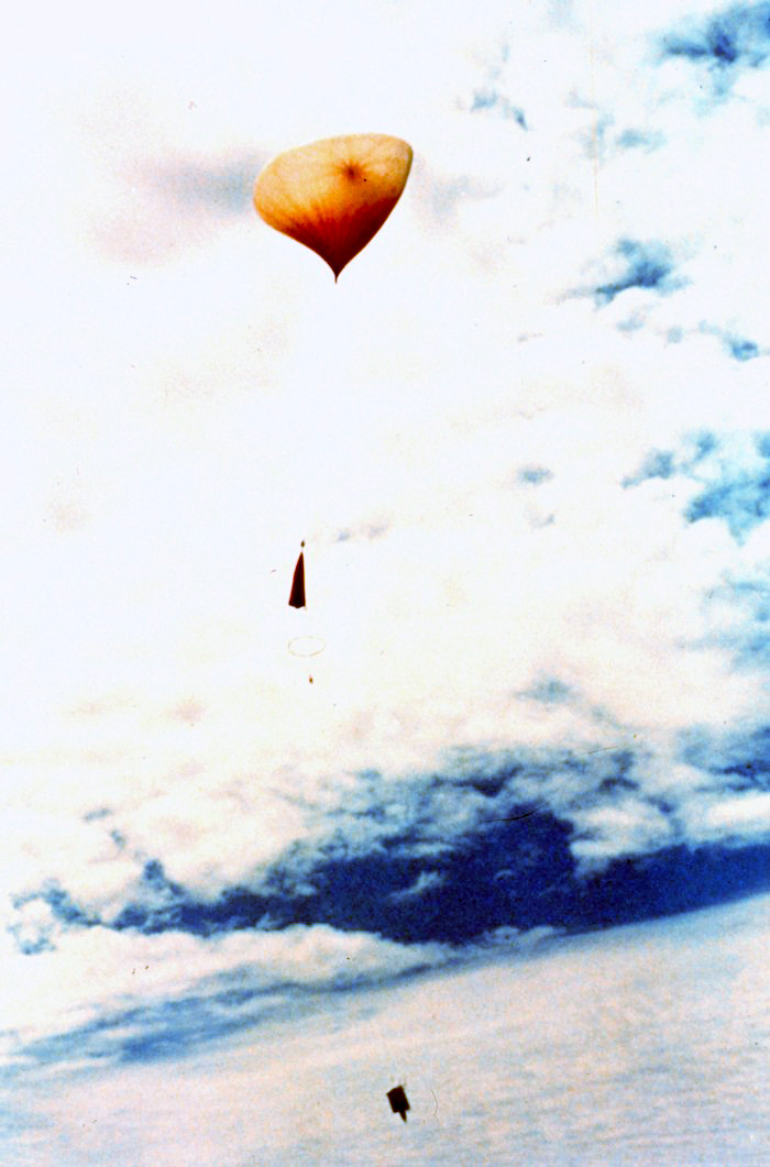A Nemzeti Óceán és Atmoszféra Szolgálat (NOAA) időjárási ballonja induláskor