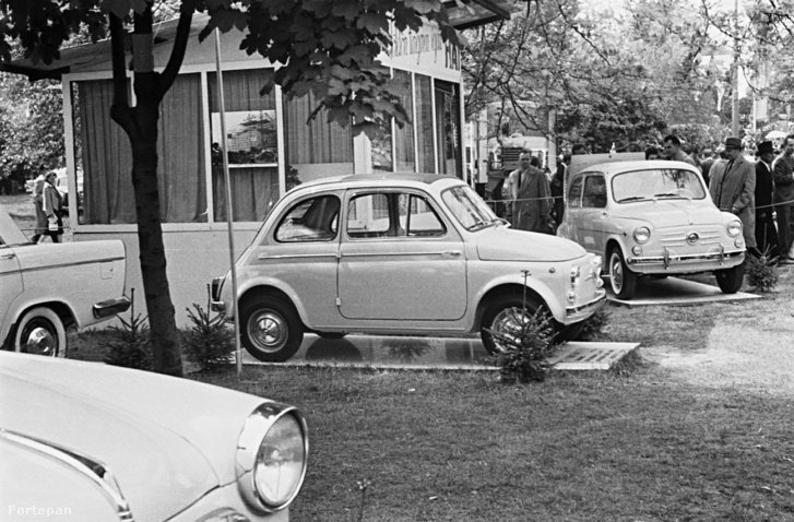 Budapesti Ipari Vásár. FIAT 500 típusú személygépkocsik kiállítása (1960)