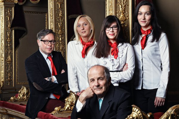 Szilágyi Béla (balra) nézőtéri ügyelőként az Operaházban