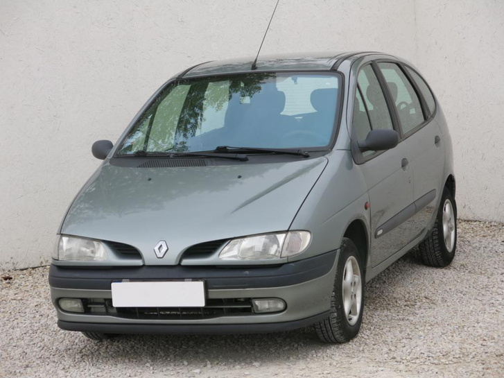 A Renault Scenic ma is jól használható autó, ha működik. Eltalált koncepció, de bizony a kor eljárt felette, sok a leharcolt