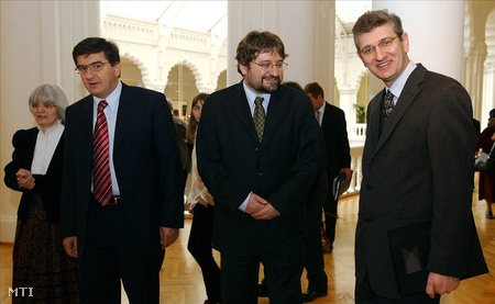 2006. március 13.: Bozóki András, a nemzeti kulturális örökség minisztere, Veres János pénzügyminiszter és Takács Imre, az Iparművészeti Múzeum főigazgatója (Fotó: Nándorfi Máté)