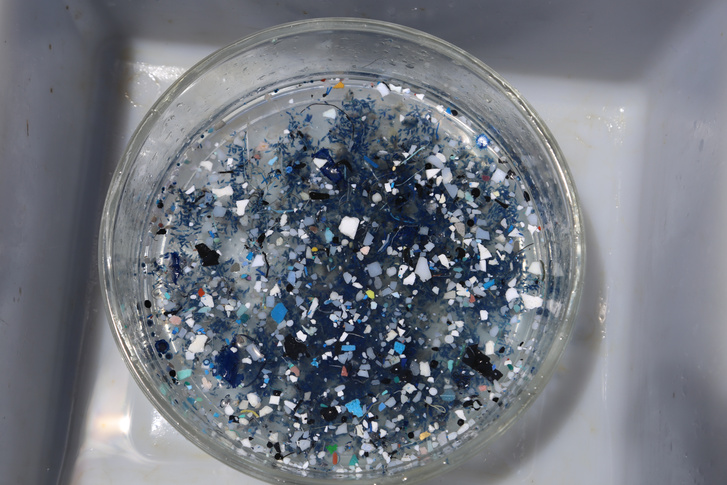 Ezek a miniatűr műanyagdarabkák okoznak hatalmas fejtörést