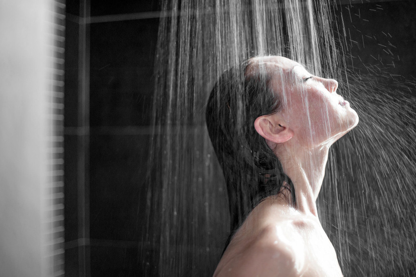zuhanyzas arcmosas