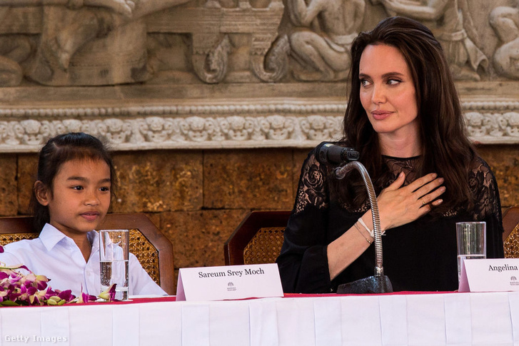 Angelina Jolie és legújabb filmjének főszereplője, Srey Moch