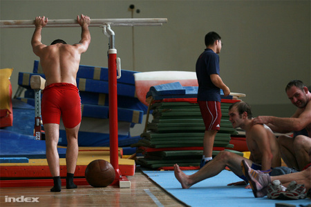 Kötöttfogású edzés a tatai edzőtáborban (Fotó: Nagy Attila)