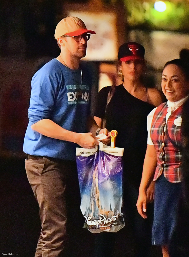 Ryan Gosling vasárnap (augusztus 6.) este fogta a feleségét, és elvitte randevúzni.