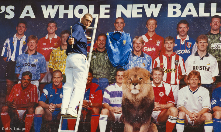 Vinnie Jones 1992-ben az első Premier League-t népszerűsítő óriásplakát előtt