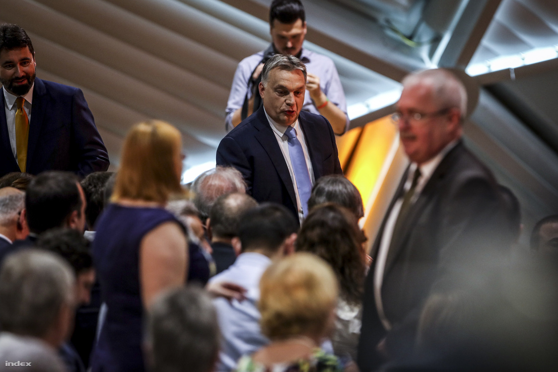 Orbán Viktor a nemzeti konzultációt kísérő, Álljunk ki Magyarországért! országjáró rendezvénysorozatának záróeseményén a Bálna Budapest Rendezvényközpontban 2017. június 27-én.
