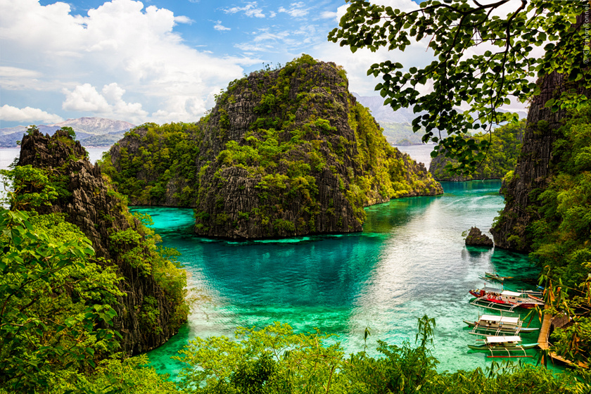 Palawan északi részén fekszik Coron lagúnája, melynek sziklái és türkizkék habjai már a partról is képeslapra illően gyönyörűek.