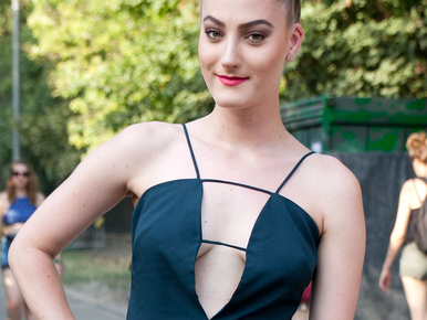 Van olyan csinos lány a Szigeten, aki elegáns is
