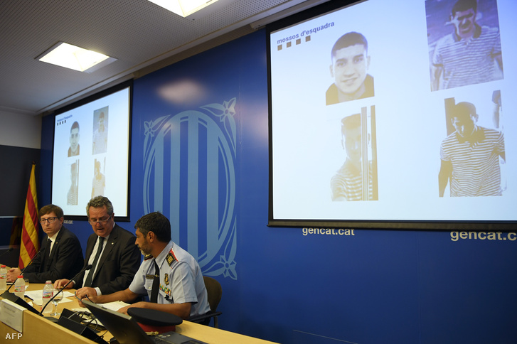 A spanyol rendőrség sajtótájékoztatója augusztus 21-én, ahol bejelentették, hogy azonosították a merénylet elkövetőjét.