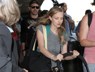 Amanda Seyfried megszellőztette a kislányát, és csoda, hogy túlélte