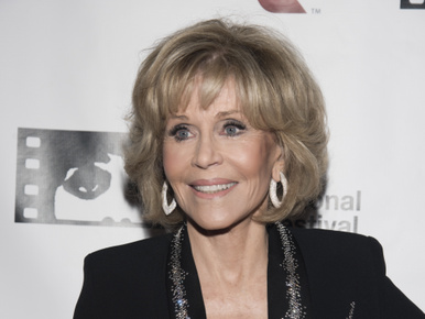 Jane Fonda őrült lazán mutatott be a rá lecsapó paparazzónak