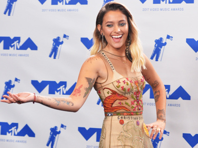 Az internet utálja, Paris Jackson viszont imádja a saját szőrét, és a világ arcába is tolja